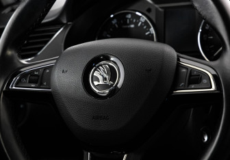 Подержанный автомобиль Skoda Octavia Liftback 2016 года (12 фото)