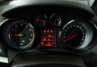 Подержанный автомобиль Opel Mokka 2014 года (12 фото)