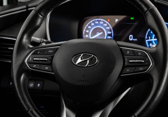 Подержанный автомобиль Hyundai Santa Fe 2022 года (16 фото)