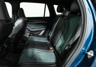 Подержанный автомобиль Geely Monjaro 2023 года (10 фото)