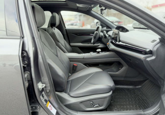 Подержанный автомобиль Changan UNI-V 2023 года (21 фото)