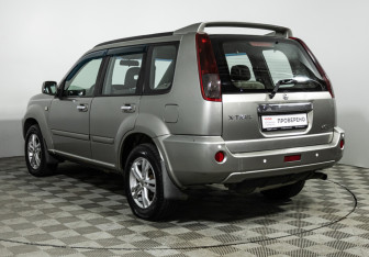 Подержанный автомобиль Nissan X-Trail 2005 года (7 фото)