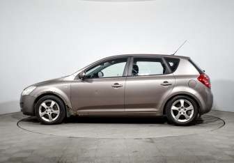 Подержанный автомобиль Kia Ceed Hatchback 2008 года (8 фото)
