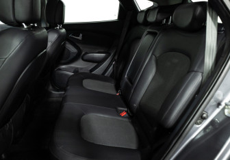 Подержанный автомобиль Hyundai ix35 2011 года (10 фото)