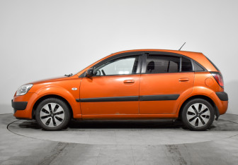 Подержанный автомобиль Kia Rio Hatchback 2006 года (8 фото)