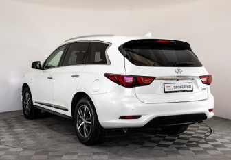 Подержанный автомобиль Infiniti QX60 2017 года (7 фото)