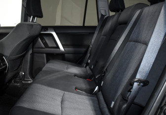 Подержанный автомобиль Toyota Land Cruiser Prado 2019 года (13 фото)