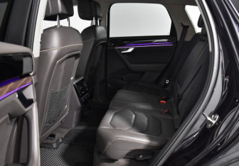 Подержанный автомобиль Volkswagen Touareg 2019 года (12 фото)