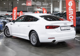 Подержанный автомобиль Audi A5 Liftback 2019 года (10 фото)
