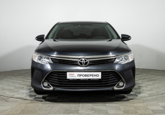 Подержанный автомобиль Toyota Camry Sedan 2018 года (2 фото)