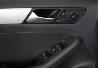 Подержанный автомобиль Volkswagen Jetta Sedan 2017 года (18 фото)