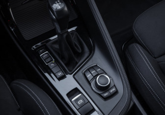 Подержанный автомобиль BMW X1 2017 года (18 фото)
