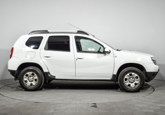 Подержанный автомобиль Renault Duster 2014 года (4 фото)