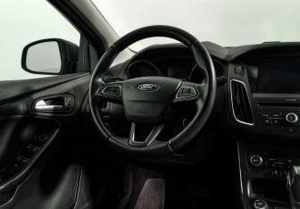 Подержанный автомобиль Ford Focus Sedan 2019 года (15 фото)