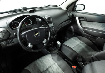 Подержанный автомобиль Chevrolet Aveo Hatchback 2010 года (11 фото)