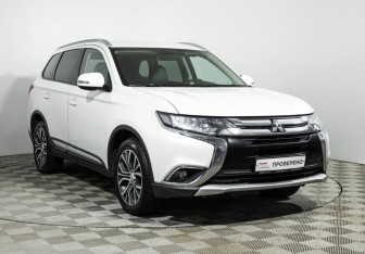 Подержанный автомобиль Mitsubishi Outlander 2018 года (3 фото)