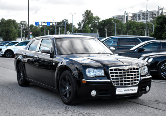 Подержанный автомобиль Chrysler 300C Sedan 2006 года (3 фото)