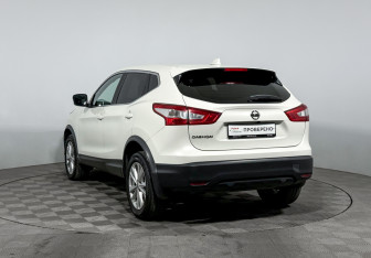 Подержанный автомобиль Nissan Qashqai 2017 года (7 фото)