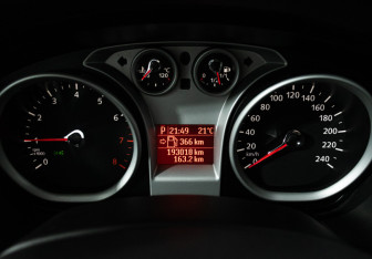 Подержанный автомобиль Ford Focus Sedan 2011 года (12 фото)