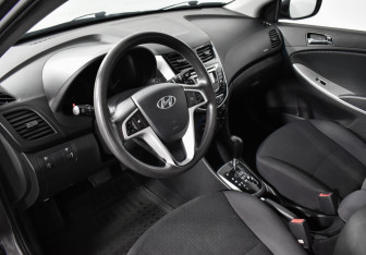 Подержанный автомобиль Hyundai Solaris Hatchback 2012 года (9 фото)