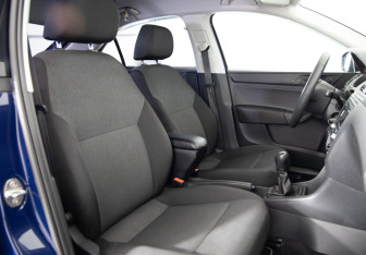 Подержанный автомобиль Skoda Rapid Liftback 2015 года (11 фото)
