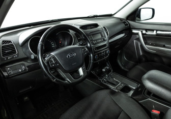 Подержанный автомобиль Kia Sorento 2016 года (11 фото)