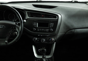 Подержанный автомобиль Kia Ceed Hatchback 2016 года (14 фото)