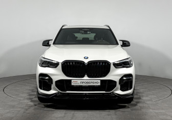 Подержанный автомобиль BMW X5 2021 года (2 фото)