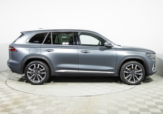 Подержанный автомобиль Geely Monjaro 2024 года (4 фото)