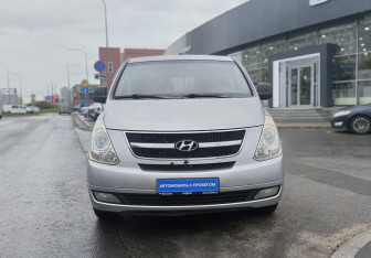 Подержанный автомобиль Hyundai Grand Starex 2008 года (2 фото)