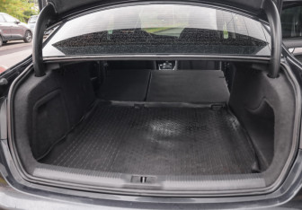 Подержанный автомобиль Audi A4 Sedan 2013 года (26 фото)