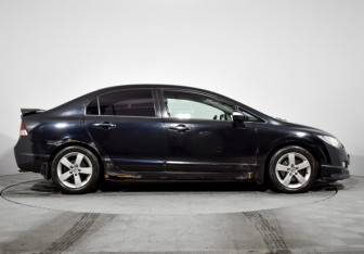 Подержанный автомобиль Honda Civic Sedan 2008 года (4 фото)