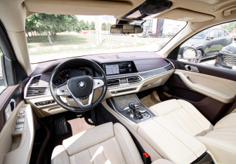 Подержанный автомобиль BMW X7 2019 года (24 фото)