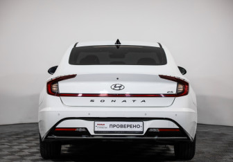 Подержанный автомобиль Hyundai Sonata 2023 года (6 фото)