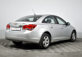 Подержанный автомобиль Chevrolet Cruze Sedan 2011 года (5 фото)