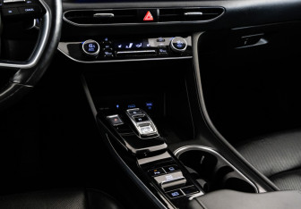 Подержанный автомобиль Hyundai Sonata 2020 года (16 фото)