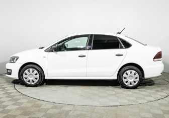 Подержанный автомобиль Volkswagen Polo Sedan 2019 года (8 фото)