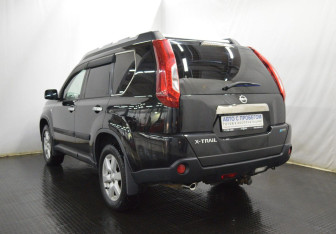 Подержанный автомобиль Nissan X-Trail 2011 года (7 фото)