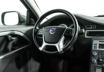 Подержанный автомобиль Volvo XC70 2010 года (18 фото)