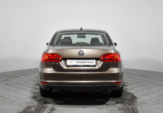 Подержанный автомобиль Volkswagen Jetta Sedan 2012 года (6 фото)
