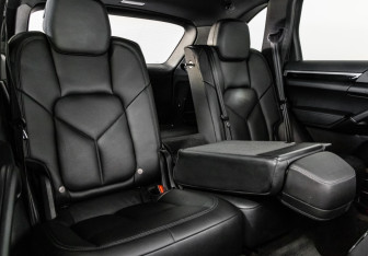 Подержанный автомобиль Porsche Cayenne 2015 года (33 фото)
