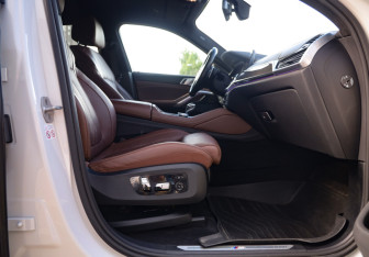 Подержанный автомобиль BMW X6 2020 года (32 фото)