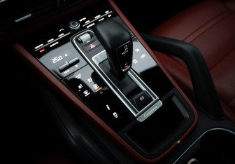 Подержанный автомобиль Porsche Cayenne 2019 года (22 фото)