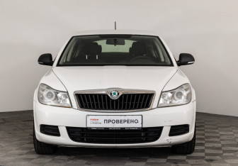 Подержанный автомобиль Skoda Octavia Liftback 2011 года (2 фото)