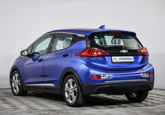 Подержанный автомобиль Chevrolet Bolt 2017 года (7 фото)
