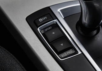 Подержанный автомобиль BMW X3 2013 года (18 фото)