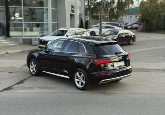 Подержанный автомобиль Audi Q5 2017 года (6 фото)