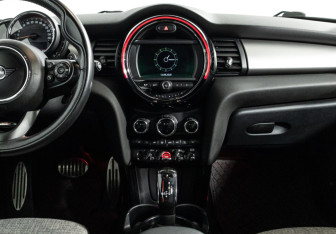 Подержанный автомобиль MINI Hatch 2019 года (14 фото)