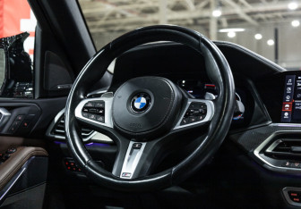 Подержанный автомобиль BMW X5 2020 года (25 фото)
