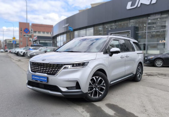 Подержанный автомобиль Kia Carnival 2021 года (1 фото)